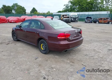 2014 Volkswagen Passat 2.5L Wolfsburg Edition z USA, uszkodzony, nr VIN 1VWAP7A37EC015096